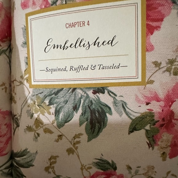 HOW to TIE a SCARF BOOK. Detailed pictures of 33 styles. Hermès ribbon bookmark. - Picture 6 of 14